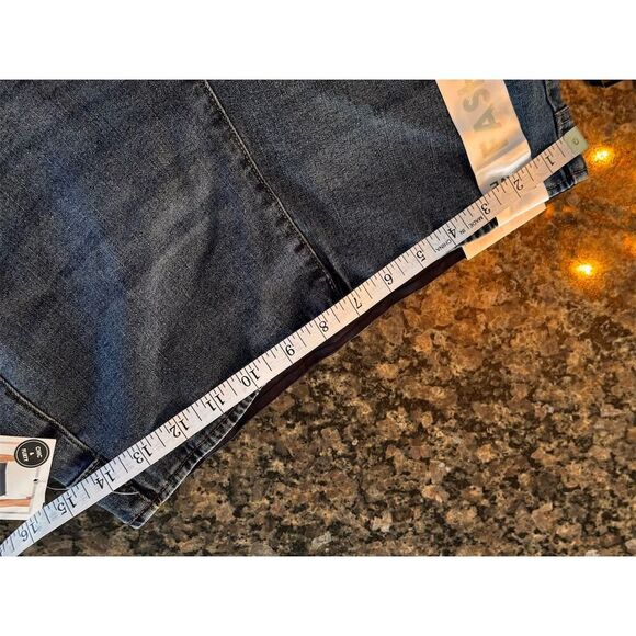 Tinseltown Women's Size 11 Blue Flare Pull-On Jeans Medium Wash - Picture 13 of 15